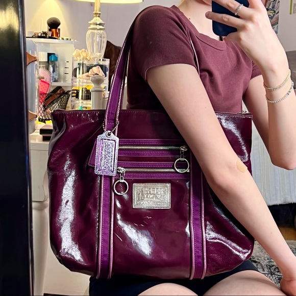 COACH • Daisy • Liquid Gloss Leather In Color Berry • Shoulder Tote Bag • RARE! - Picture 4 of 15
